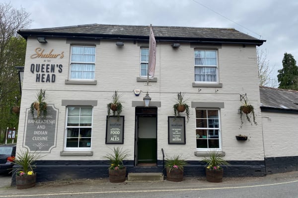 Shukur's At The Queen's Head: EXTERIOR