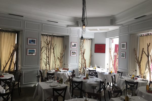 La Petite Maison: INTERIOR