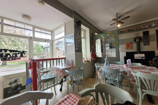 Tilly Tearoom: INTERIOR