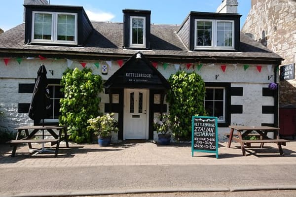 The Kettlebridge Inn,  Bar & Italian Restaurant: EXTERIOR