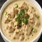 Chicken white korma topped with sliced almonds and coriander