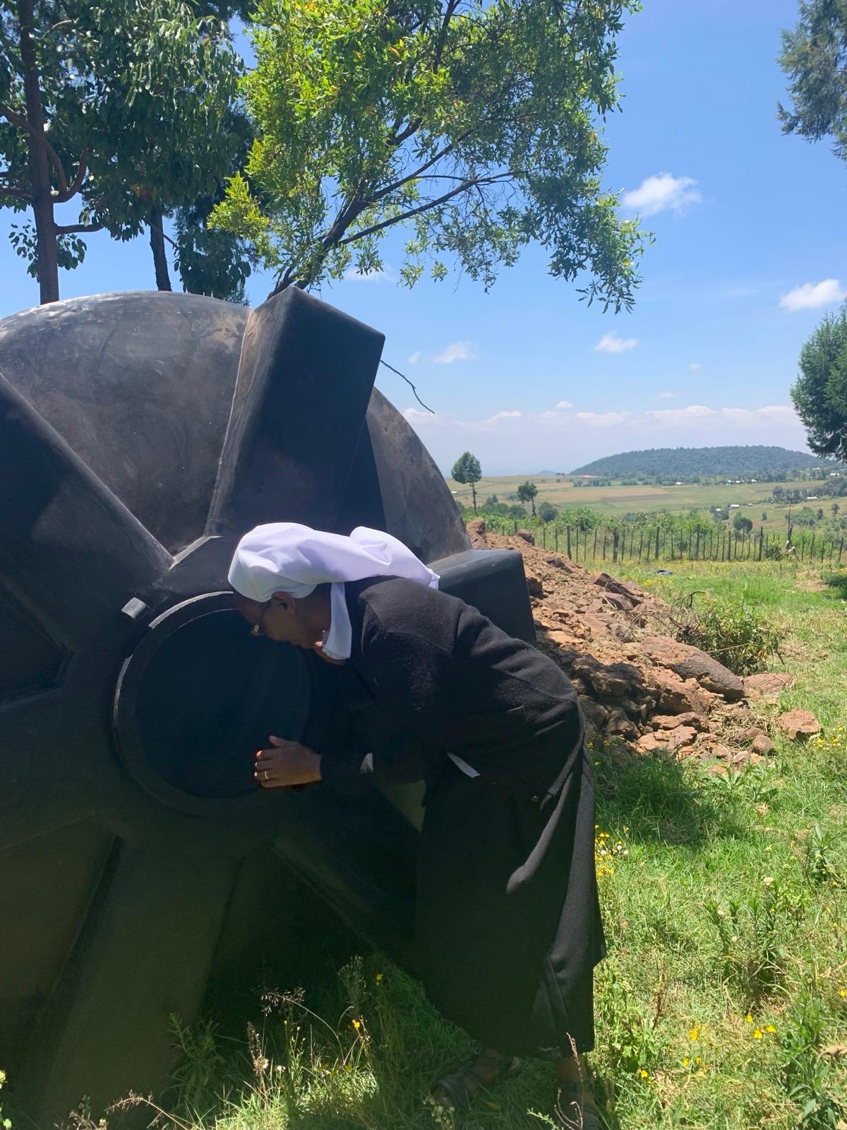 Water tank pipe fitting