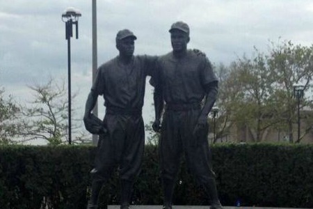 robinson-statue.jpg