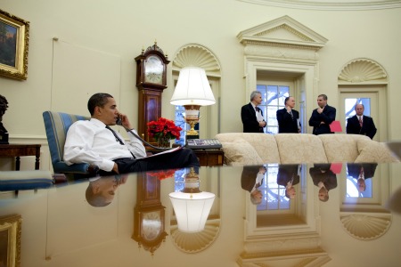 President_Barack_Obama_calls_foreign_leaders_in_the_Oval_Office_of_the_White_House.jpg