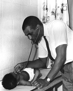 250pxPhysician-examining-baby-1950s