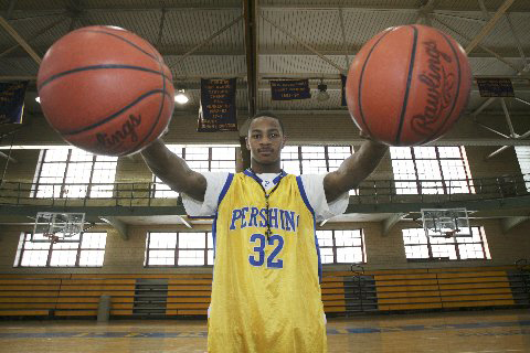 480Keith-Appling-with-basketballs