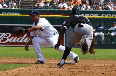 400Peralta---StealAttempt-Pierre