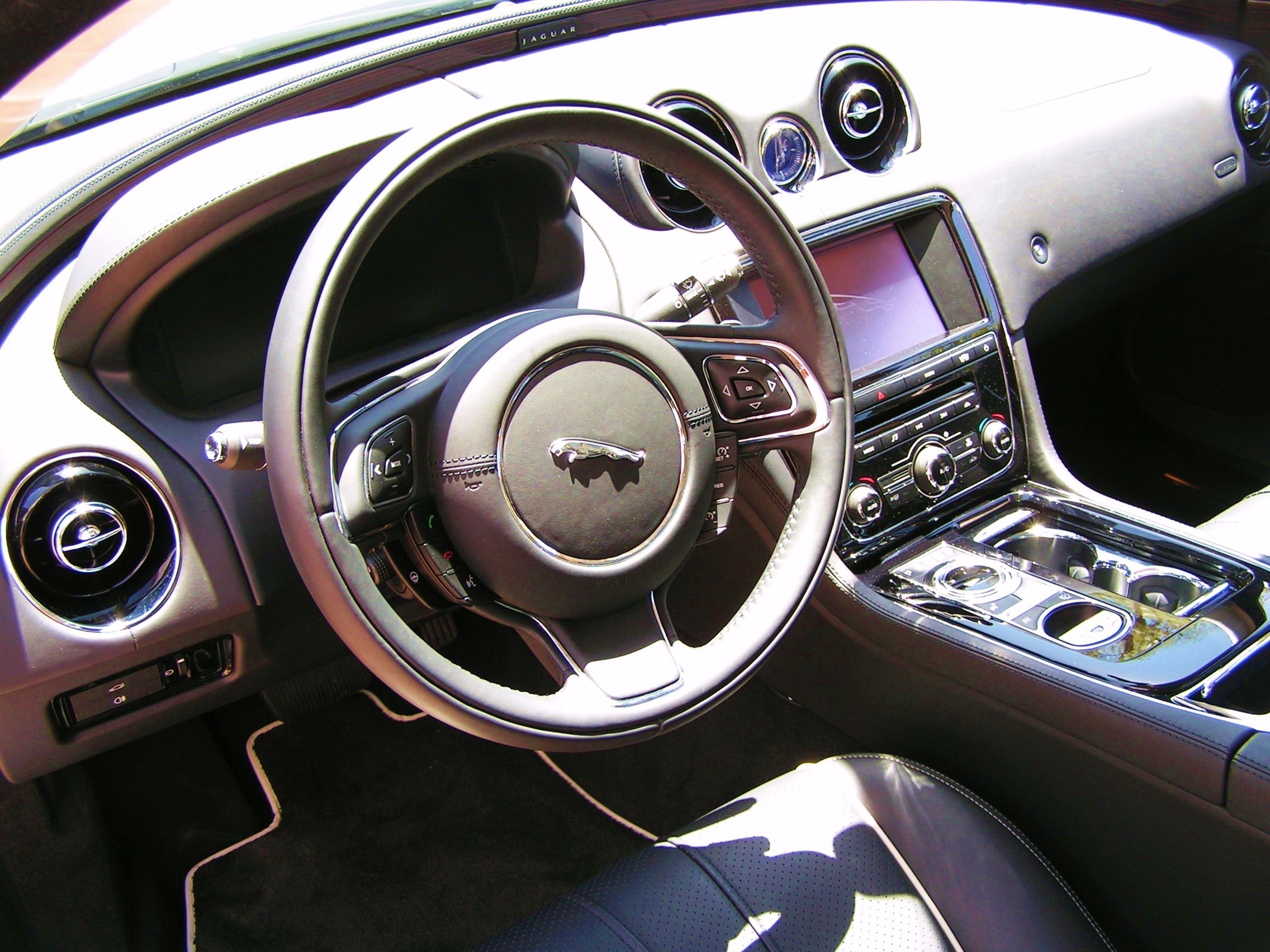 Jaguar_XJ_interior