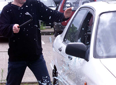 380PXMan-breaking-into-a-car-001