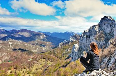 Entlang des Via Dinarica Wanderwegs durch die schönsten Nationalparks bis zum höchsten Gipfel Kroatiens