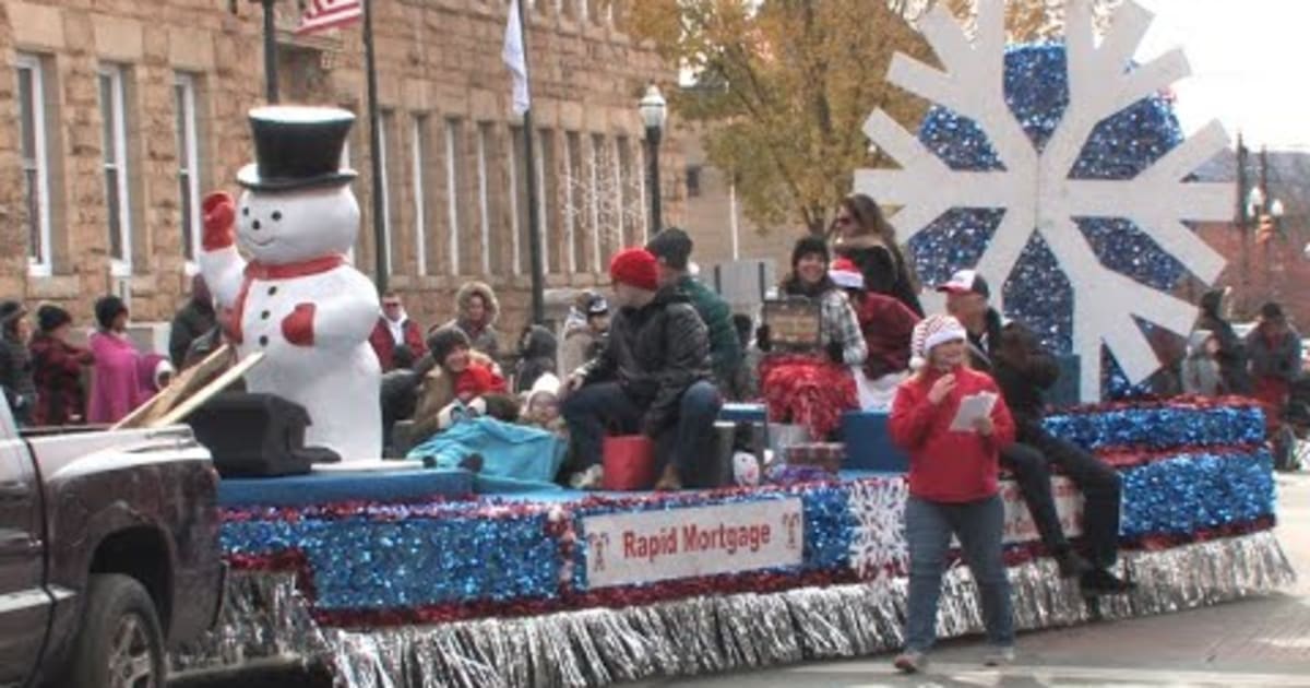 Lancaster Christmas Parade 2023 in Ohio Rove.me