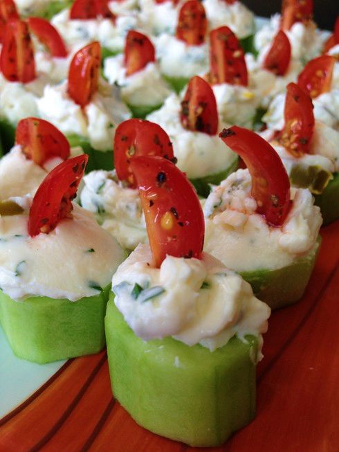 Easy No-Cook Cucumber and Cream Cheese Bites with Tomato