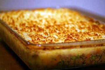 Classic Easy Shepherd’s Pie with Ground Beef & Mashed Potato Topping