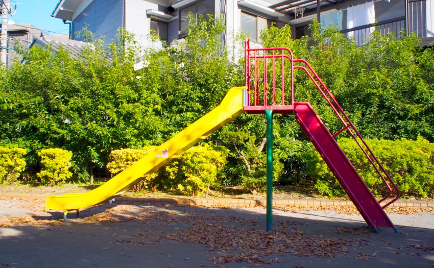 末広公園 - 【公園】シーソー・ブランコ・すべり台・鉄棒