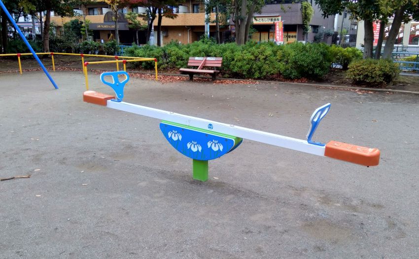 しょうぶ沼公園 - 【公園】すべり台・ブランコ・シーソー・砂場／約