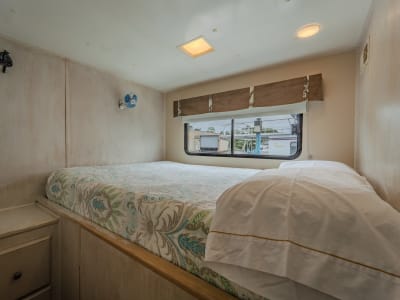 53' 10 Sleeper Song of the South (#5) rental photo 11