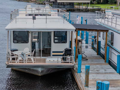 46' 6 Sleeper Marlin (#7) rental photo 3