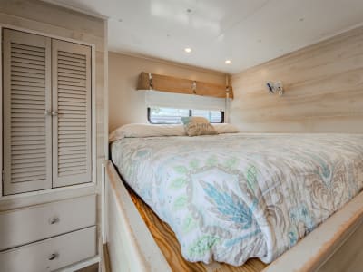 53' 10 Sleeper Song of the South (#5) rental photo 12