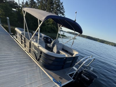 Bentley Premium Pontoon rental photo 3