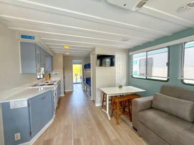 44' 8 Sleeper River Runner (#4) rental photo 4