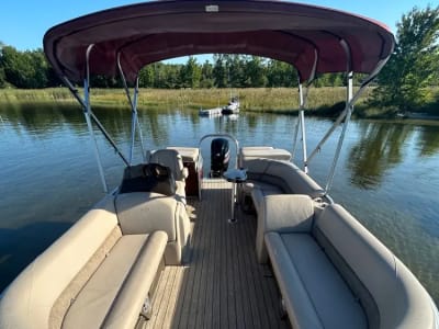 20' Avalon Pontoon rental photo 2