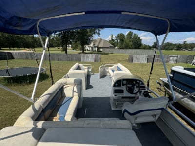 Sweetwater 24' Pontoon rental photo 11