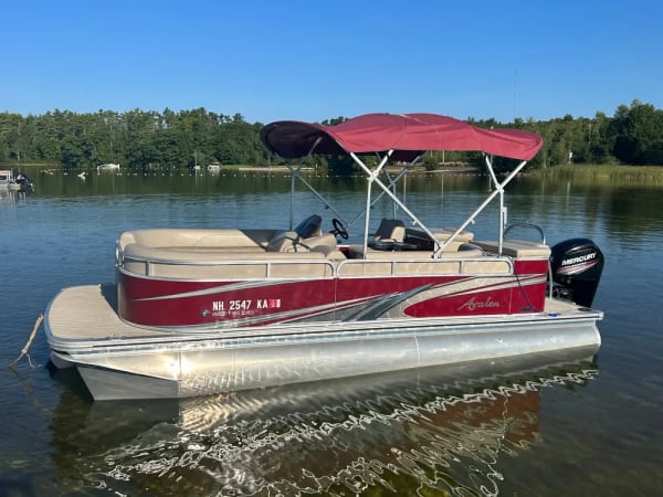 Spacious fun for ten - 10 Passenger Pontoon Boat rental at Norway lake 