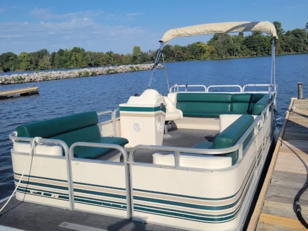 Sylvan 21' Pontoon - 40 HP