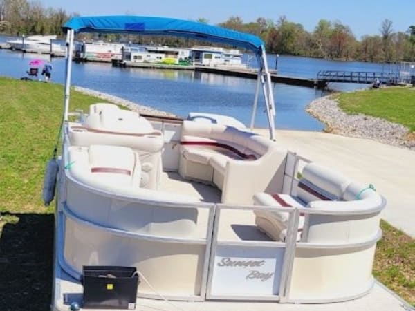 Crest 24' Pontoon - 50 HP