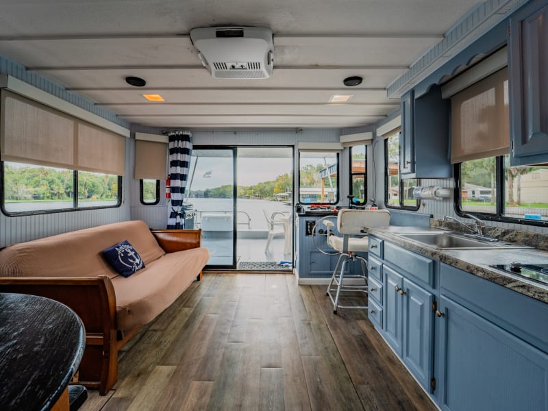 38' 4 Sleeper Catfish Bend (#10) Houseboat rental - image 8 of 16