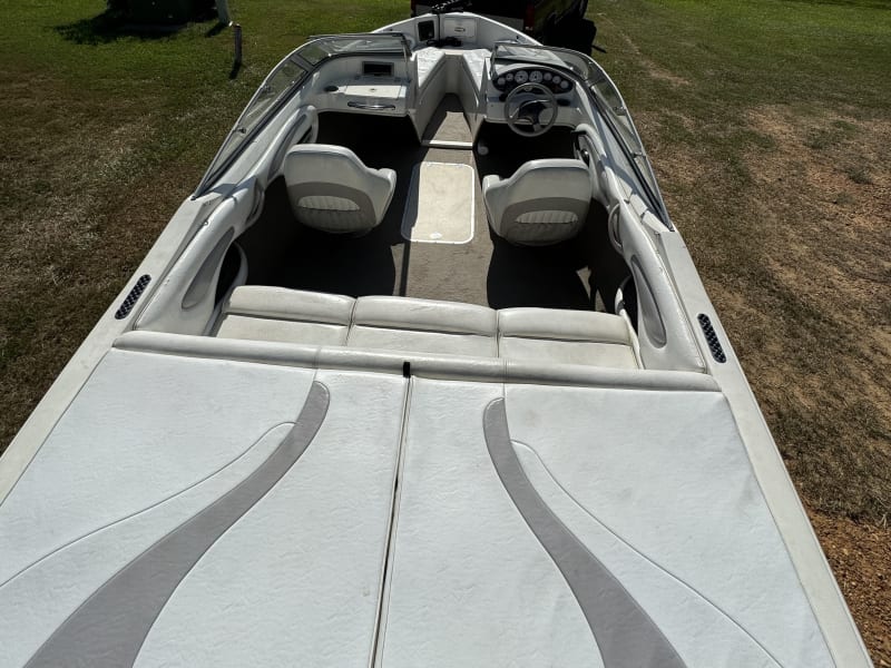 Stingray  19 Foot - 150 Hp Runabout Boat rental - image 4 of 9