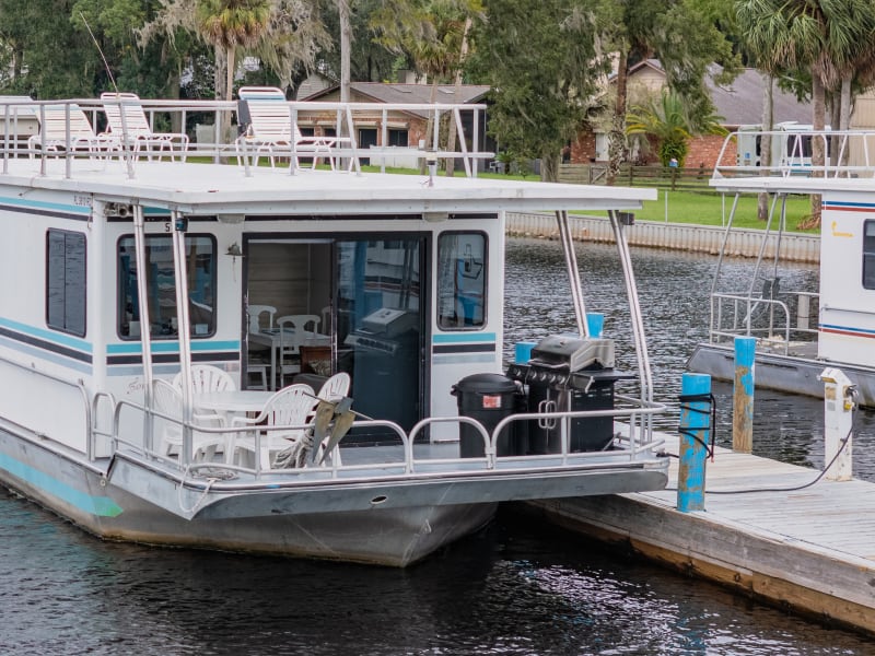 53' 10 Sleeper Song of the South (#5) Houseboat rental - image 2 of 20