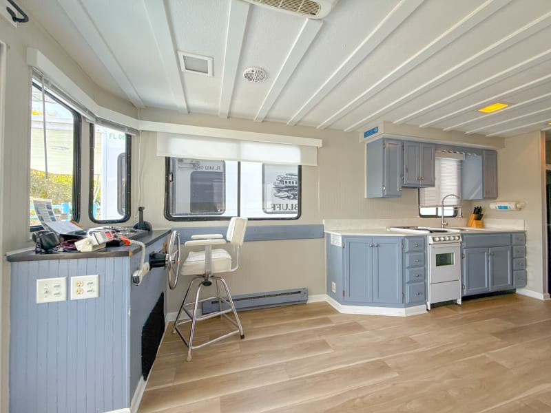 44' 8 Sleeper River Runner (#4) Houseboat rental - image 2 of 21