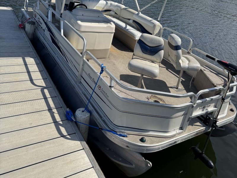 Bass Buggy Pontoons-Tritoon rental - image 7 of 8