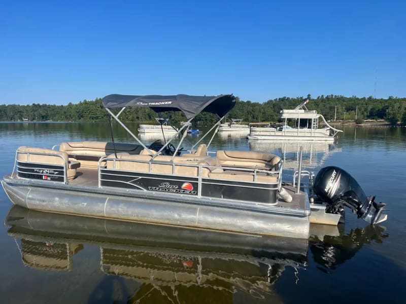 24' Suntracker Pontoon 11-12 Passenger Pontoon Boat rental - image 1 of 1