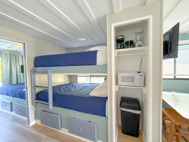 44' 8 Sleeper River Runner (#4) Houseboat rental - image 8 of 21