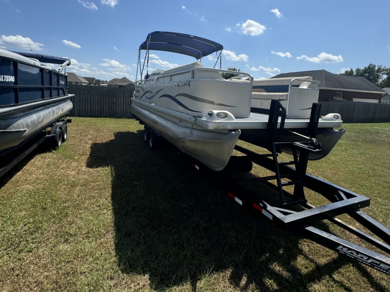 Sweetwater 24' Pontoon Pontoons-Tritoon rental - image 7 of 11