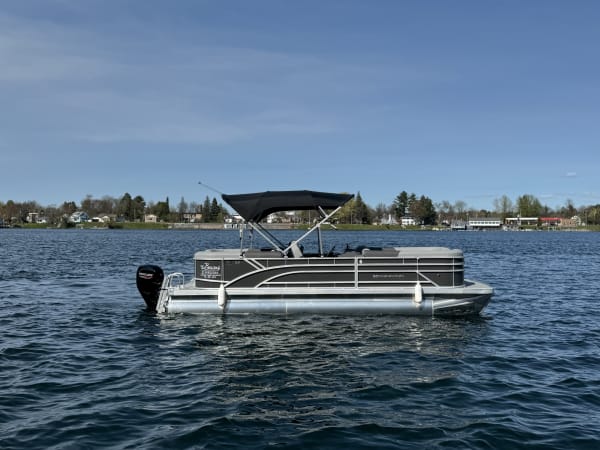#6 Bennington 22SV - 60 HP Mercury Four Stroke Command Thrust