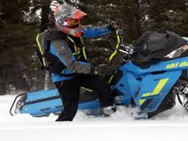 Powerful solo snowmobile adventure - Snowmobile rental at Spanish Fork, Utah