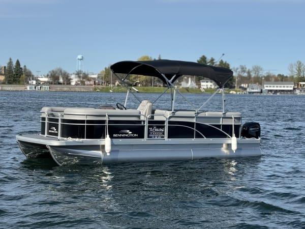 #1 Bennington 22SV - 60 HP Mercury Four Stroke Command Thrust