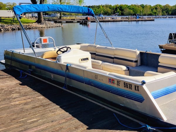 Sun Country Deckboat