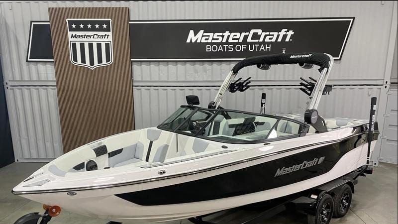 2024 Mastercraft XT25 - IImore 6.0L MPI BLACK