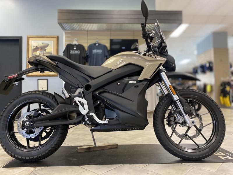 ZERO DS 7.2kWh - Electric Electric Motorcycle rental - image 1 of 1