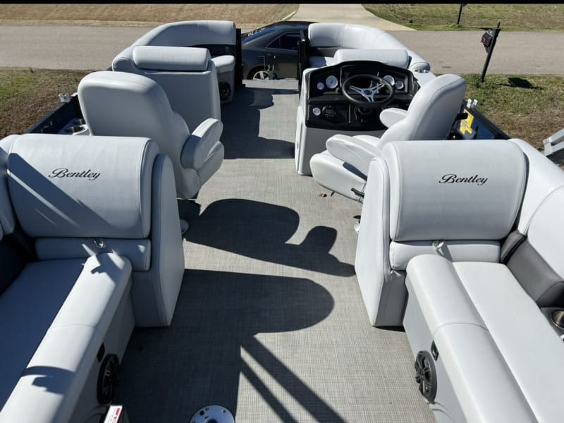 Bentley 22 Foot Premium Pontoon - 140 HP Pontoon rental - image 24 of 24