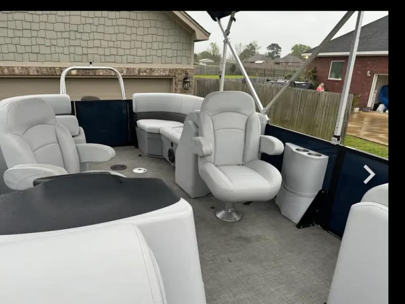Bentley 22 Foot Premium Pontoon - 140 HP Pontoon rental - image 2 of 24