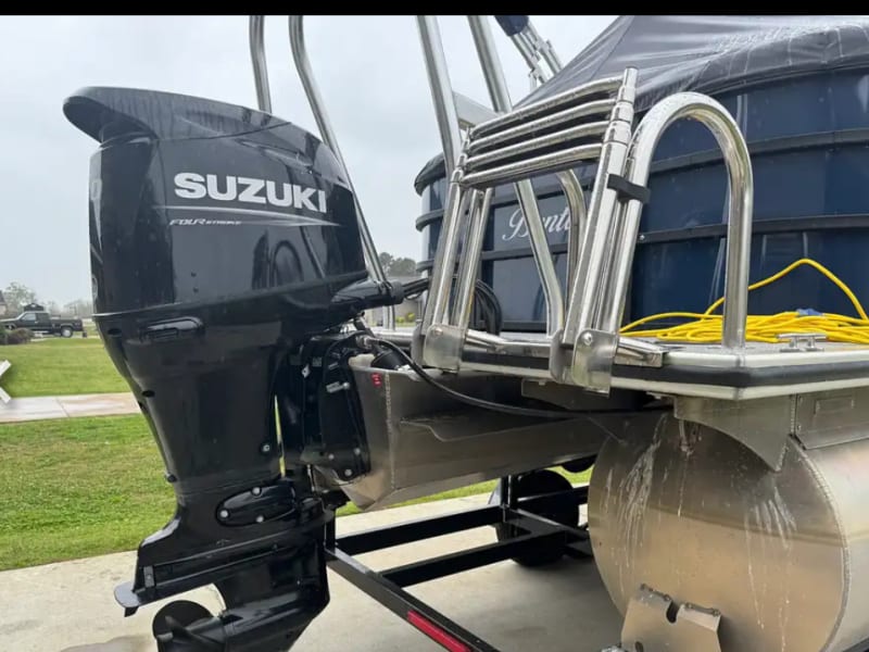 Bentley 22 Foot Premium Pontoon - 140 HP Pontoon rental - image 20 of 24