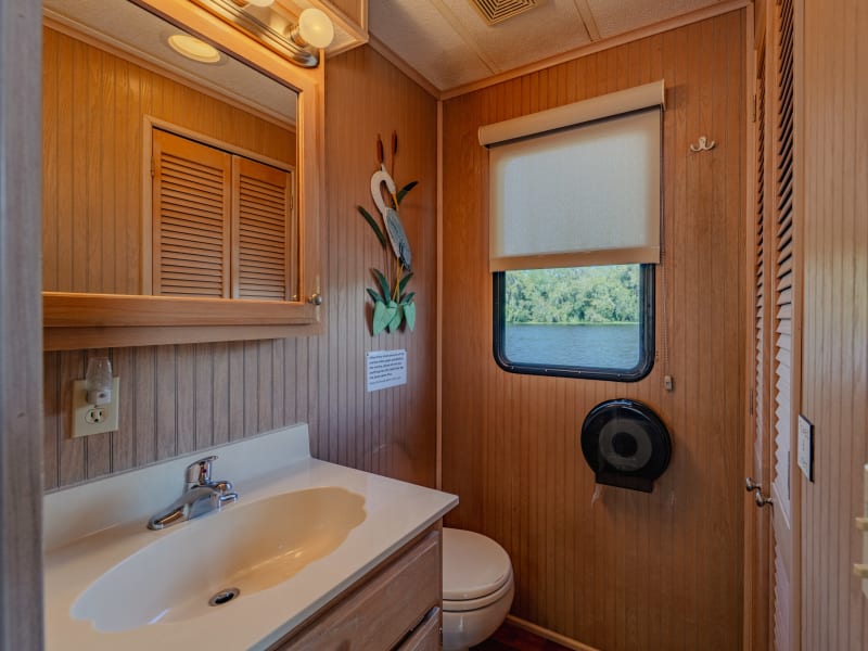 60' 10 Sleeper Silver Glen (#3) Houseboat rental - image 14 of 22