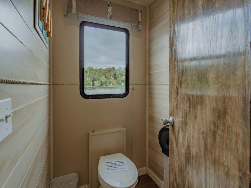 53' 10 Sleeper Song of the South (#5) Houseboat rental - image 9 of 20