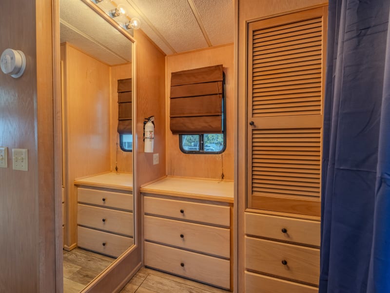 52' 6 Sleeper Feelin' Nauti (#2) Houseboat rental - image 10 of 19