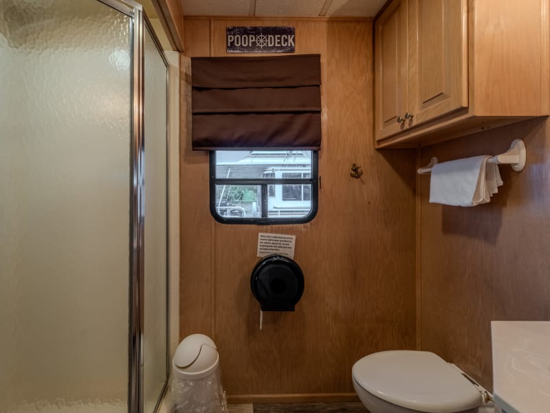 52' 6 Sleeper Feelin' Nauti (#2) Houseboat rental - image 11 of 19